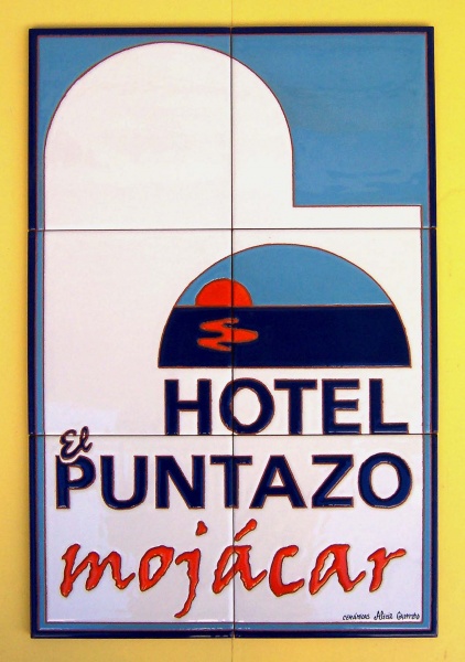 Mural cerámicos de rotulo logotipo anagrama hotel